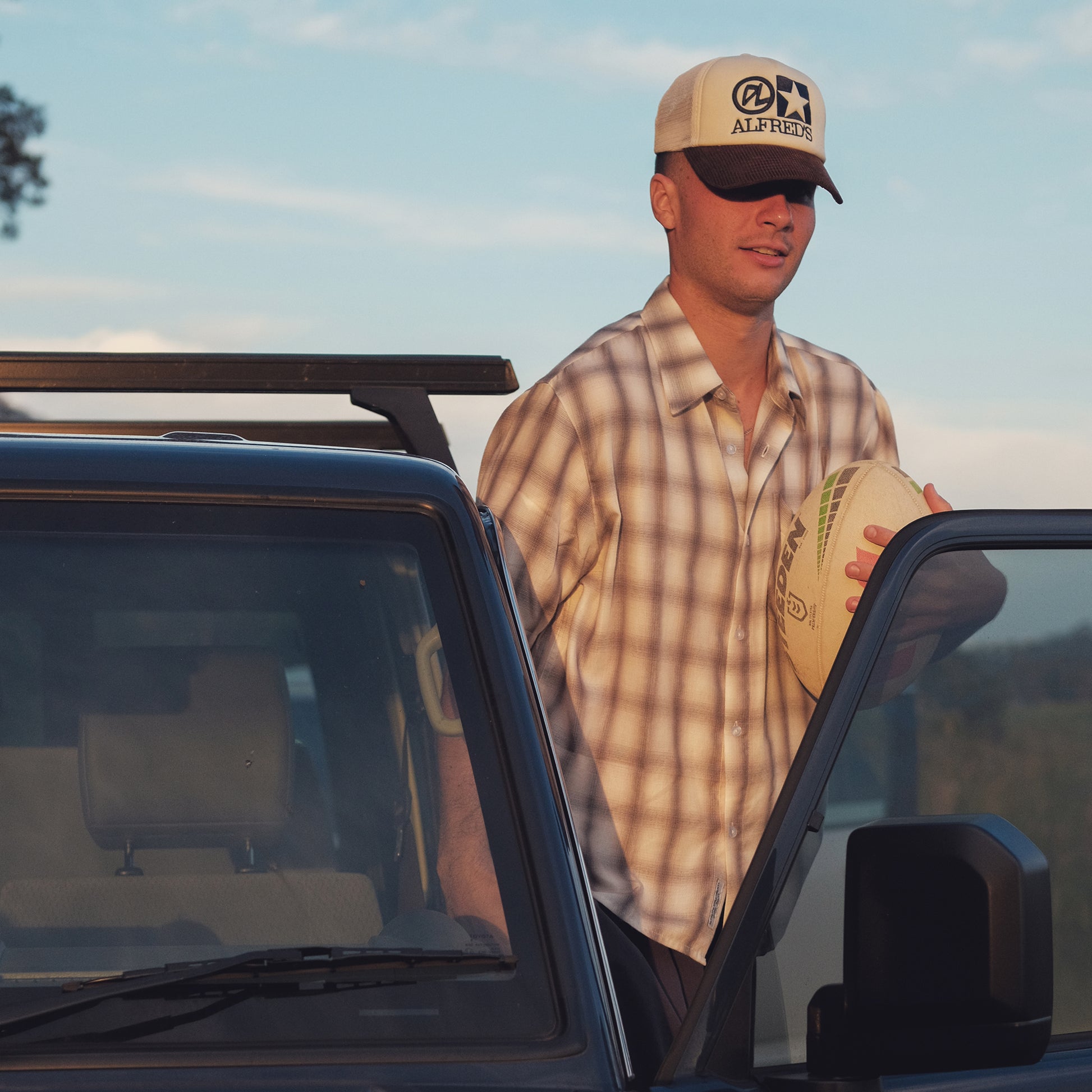 Icon Trucker - Coconut